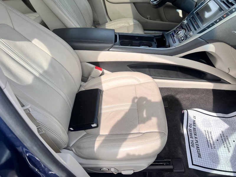 Lincoln MKZ Vehicle Image 16