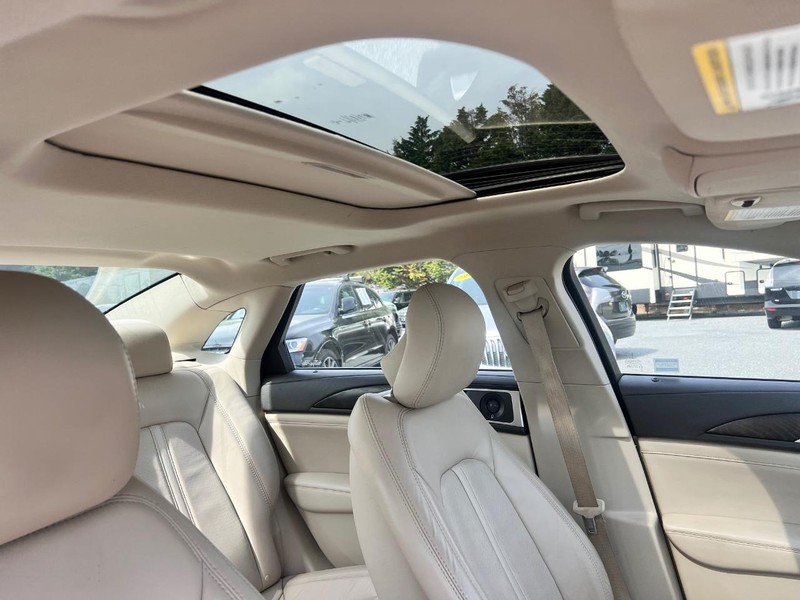 Lincoln MKZ Vehicle Image 17