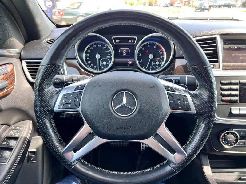 Mercedes-Benz ML Vehicle Image 09