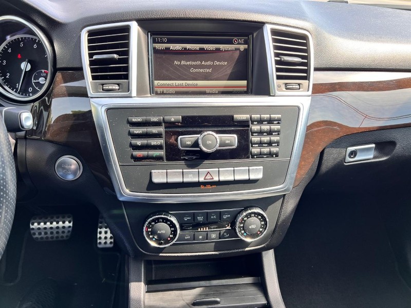 Mercedes-Benz ML Vehicle Image 10