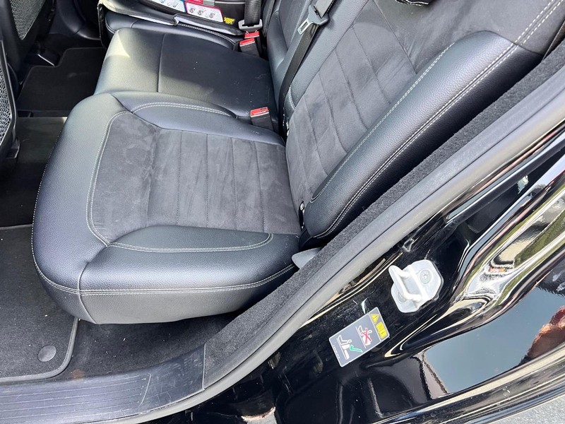 Mercedes-Benz ML Vehicle Image 14