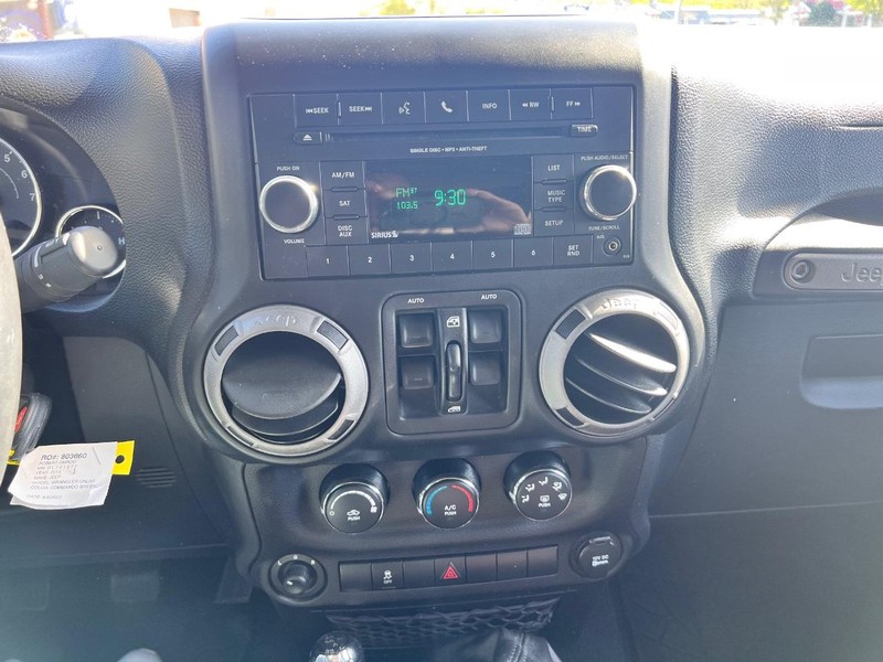 Jeep WRANGLER UNLIMI Vehicle Image 12