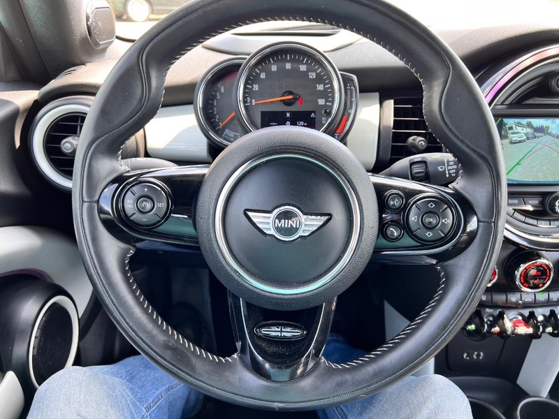 MINI Cooper Vehicle Image 10