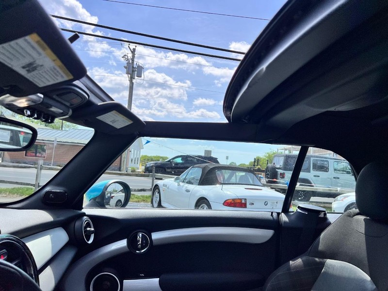 MINI Cooper Vehicle Image 18