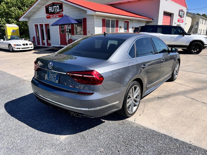 Volkswagen Passat Vehicle Image 05