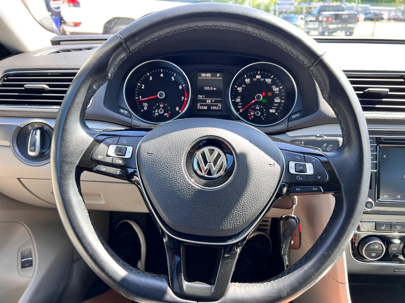 Volkswagen Passat Vehicle Image 10