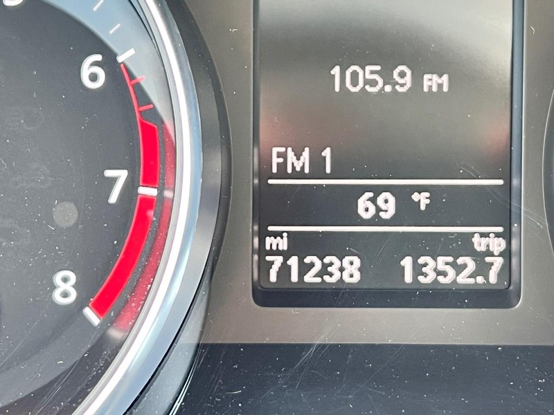 Volkswagen Passat Vehicle Image 11