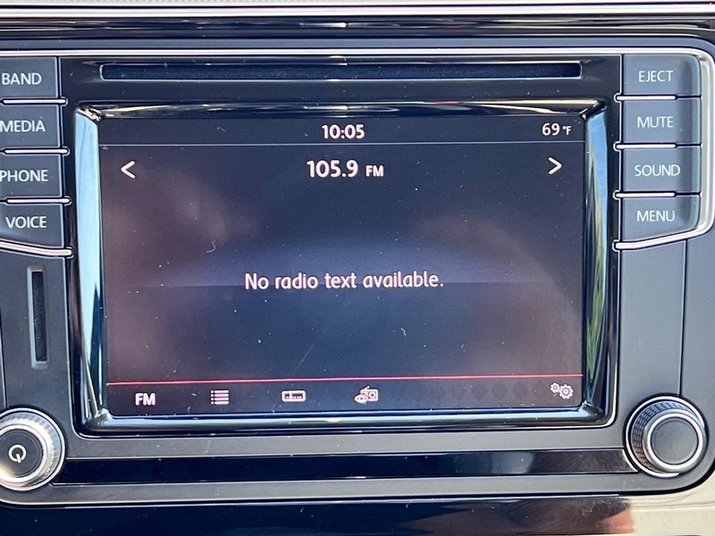 Volkswagen Passat Vehicle Image 12