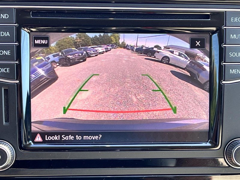 Volkswagen Passat Vehicle Image 13