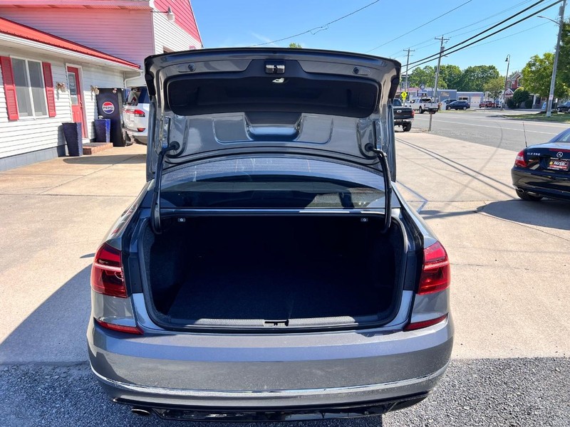 Volkswagen Passat Vehicle Image 17