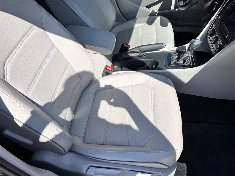 Volkswagen Passat Vehicle Image 20