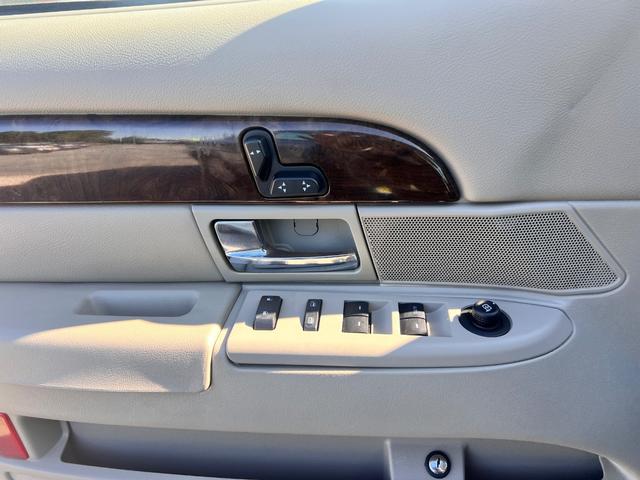 Mercury Grand Marquis Vehicle Image 09