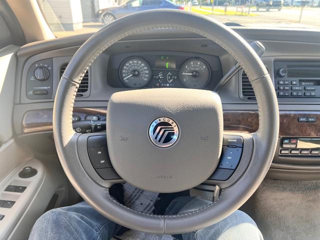 Mercury Grand Marquis Vehicle Image 10