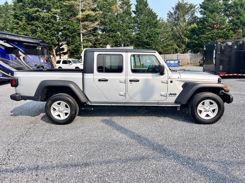 Jeep Gladiator Vehicle Image 03