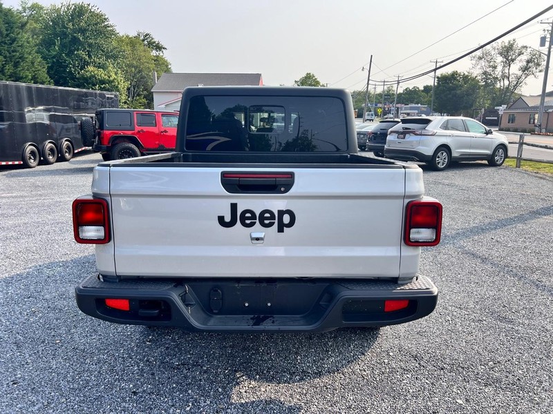 Jeep Gladiator Vehicle Image 05