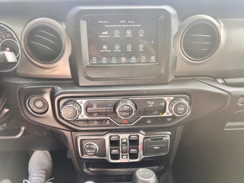 Jeep Gladiator Vehicle Image 11