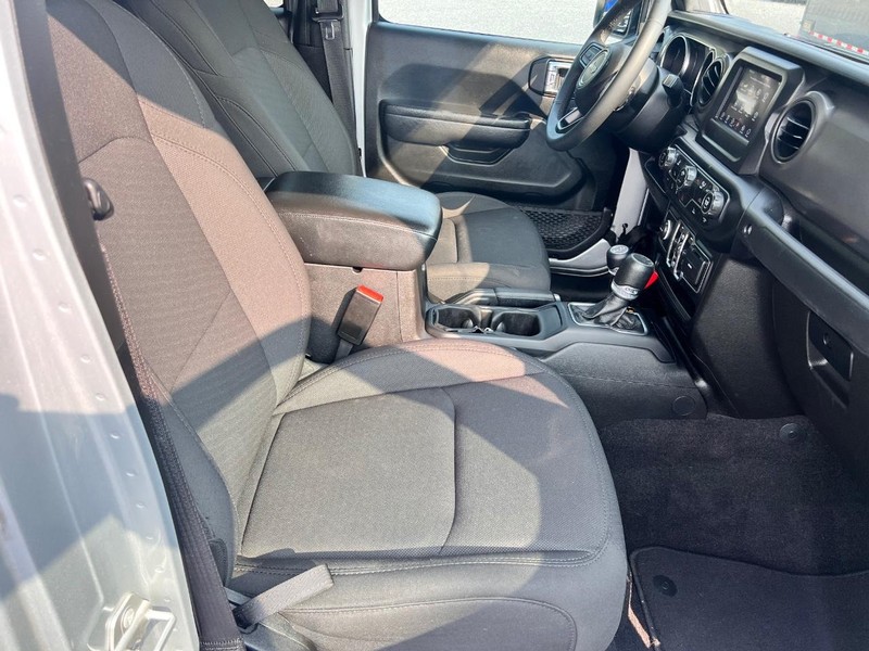 Jeep Gladiator Vehicle Image 17