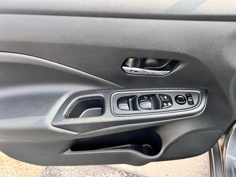Nissan Versa Vehicle Image 09