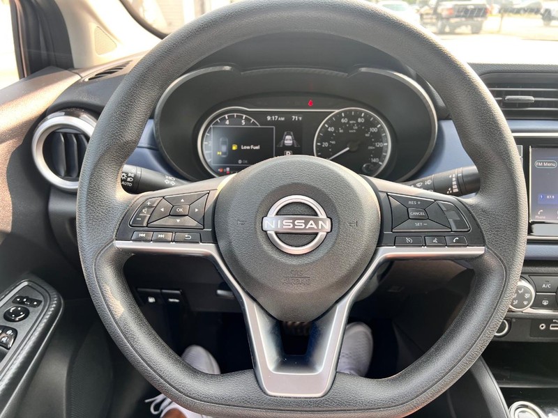 Nissan Versa Vehicle Image 10