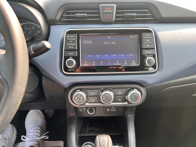 Nissan Versa Vehicle Image 12