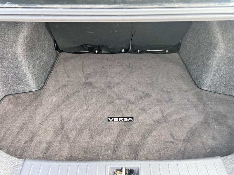 Nissan Versa Vehicle Image 17