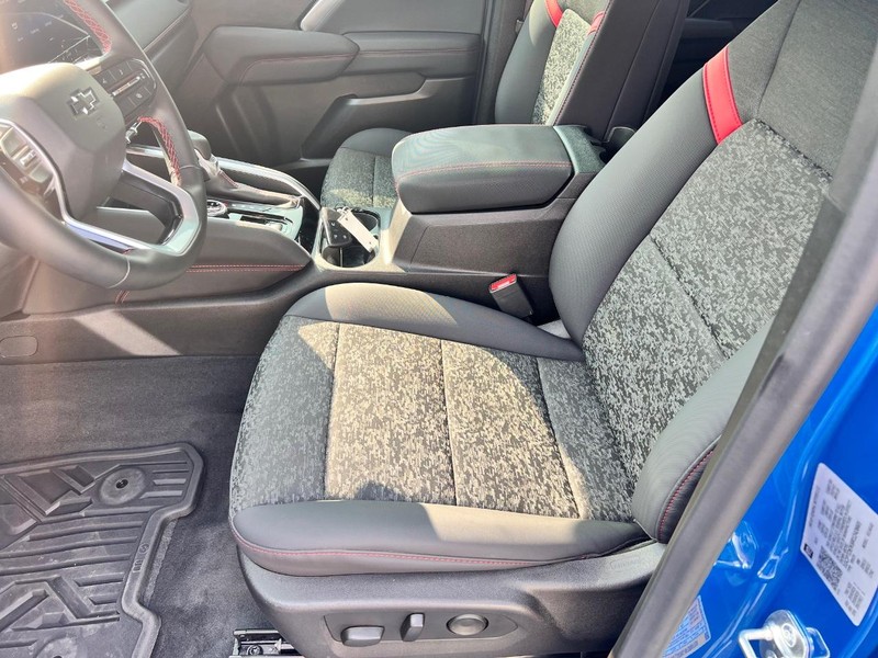 Chevrolet Colorado Vehicle Image 16