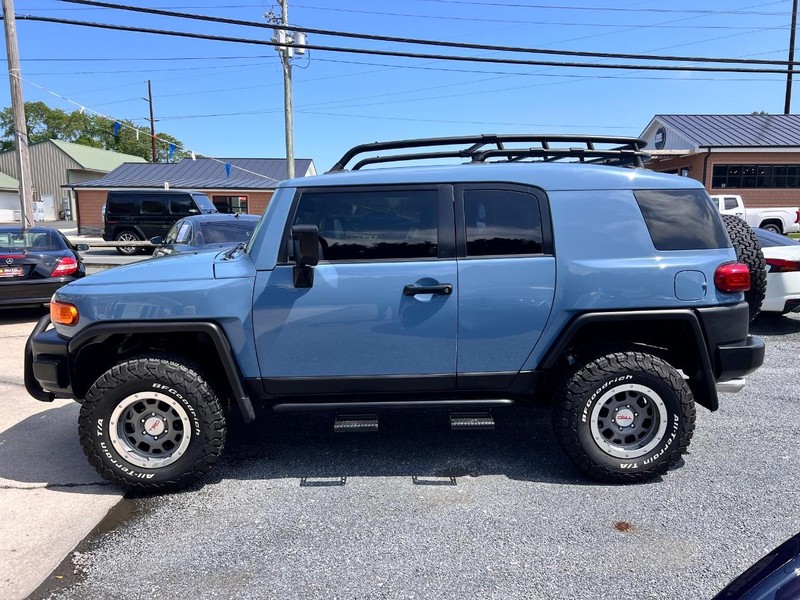 Toyota FJ CRUISER Vehicle Image 02