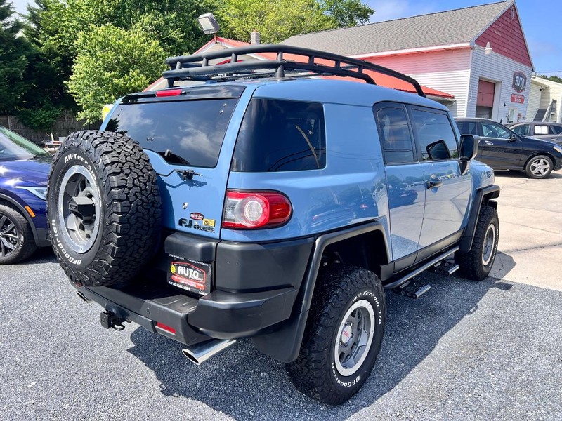 Toyota FJ CRUISER Vehicle Image 04