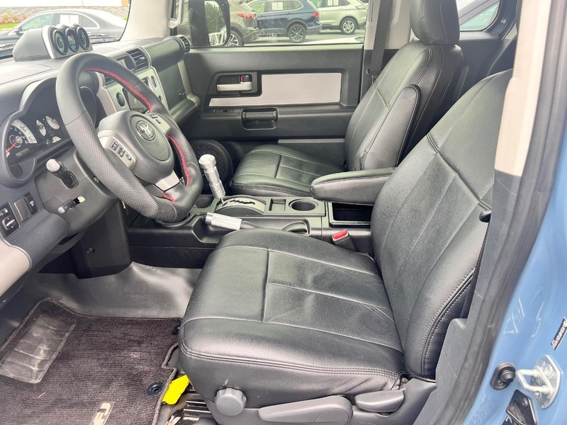 Toyota FJ CRUISER Vehicle Image 10
