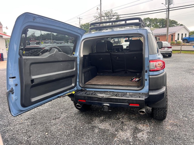 Toyota FJ CRUISER Vehicle Image 12