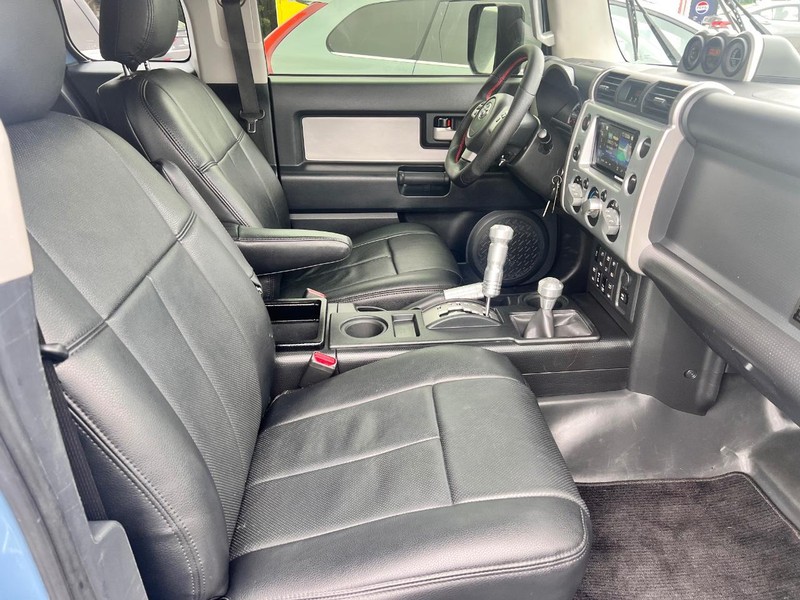 Toyota FJ CRUISER Vehicle Image 14