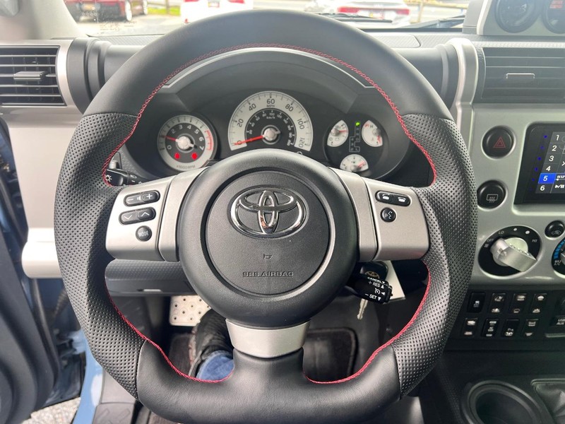 Toyota FJ CRUISER Vehicle Image 16