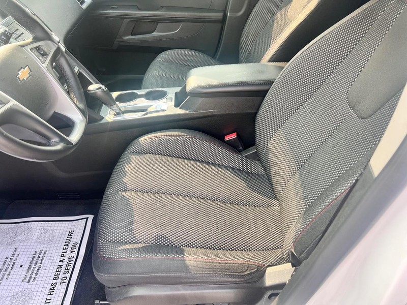Chevrolet EQUINOX Vehicle Image 14