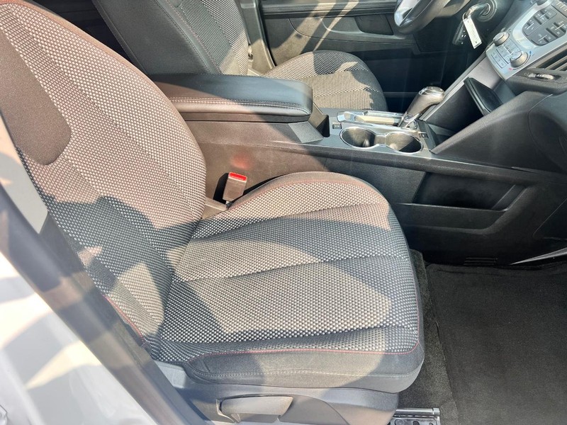 Chevrolet EQUINOX Vehicle Image 18