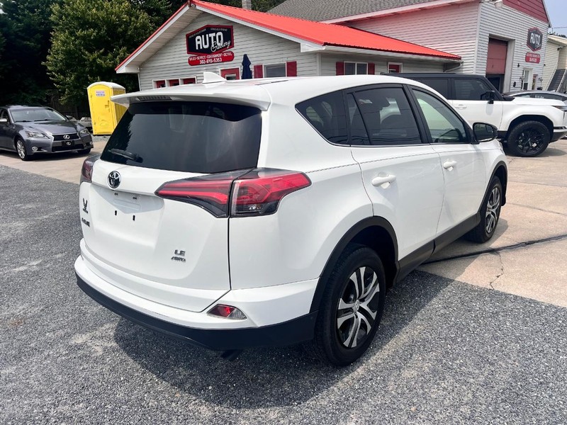 Toyota RAV4 Vehicle Image 05