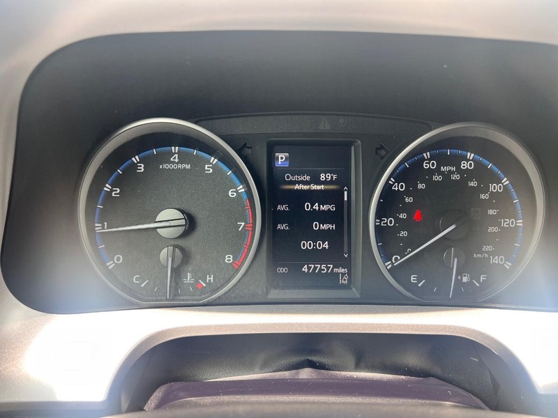 Toyota RAV4 Vehicle Image 11