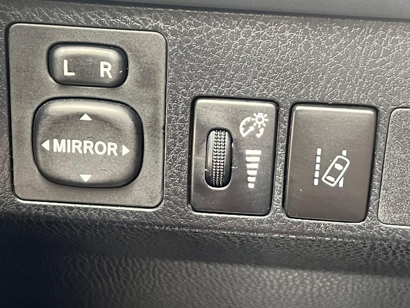 Toyota RAV4 Vehicle Image 14