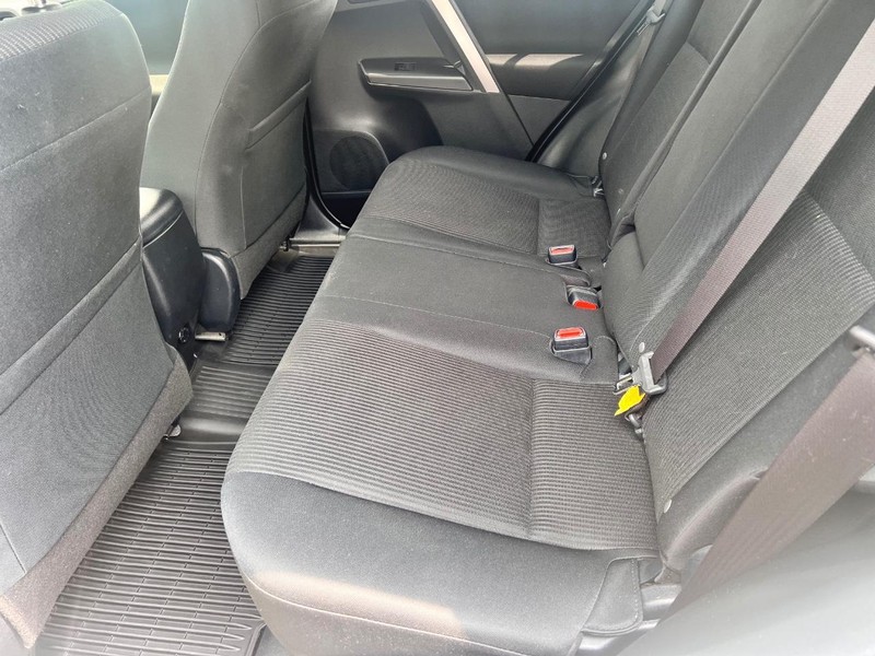 Toyota RAV4 Vehicle Image 15