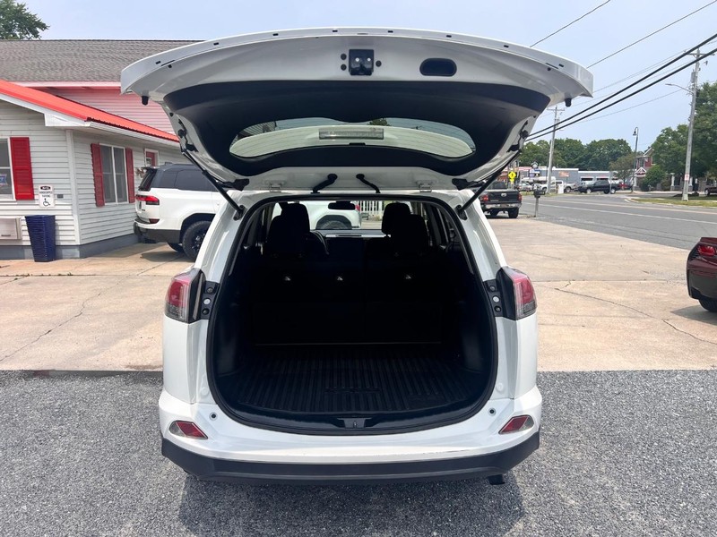 Toyota RAV4 Vehicle Image 16