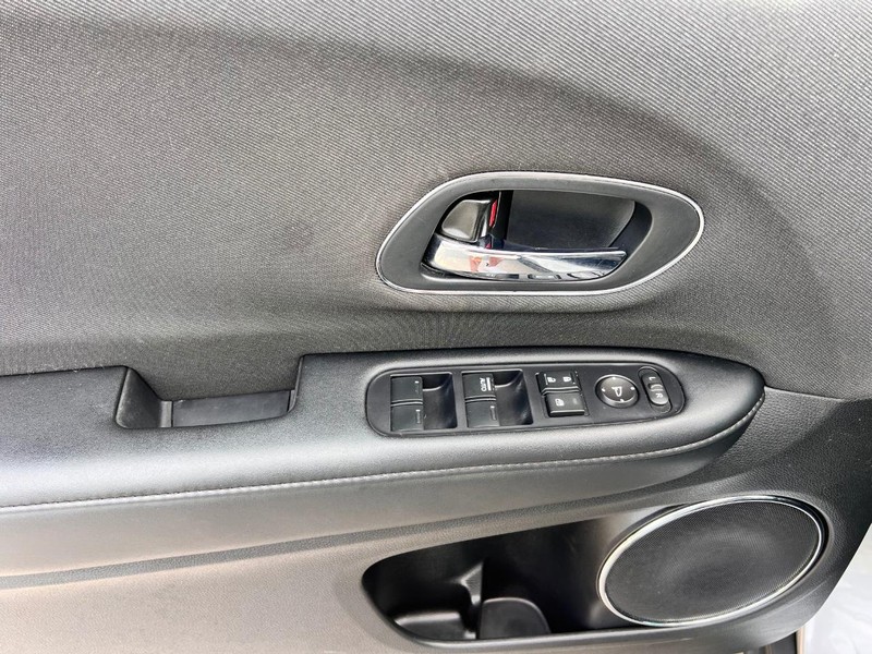 Honda HR-V Vehicle Image 09