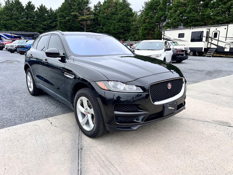 Jaguar F-Pace Vehicle Image 03