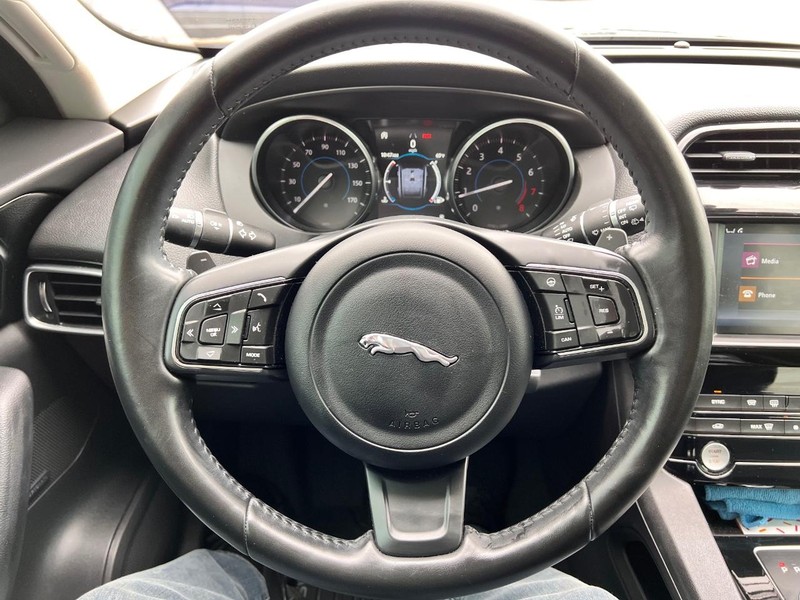 Jaguar F-Pace Vehicle Image 11