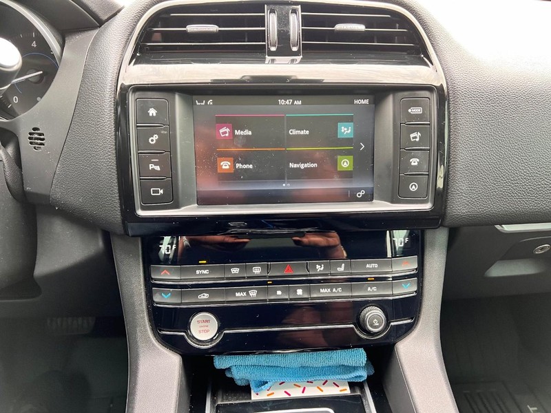 Jaguar F-Pace Vehicle Image 13