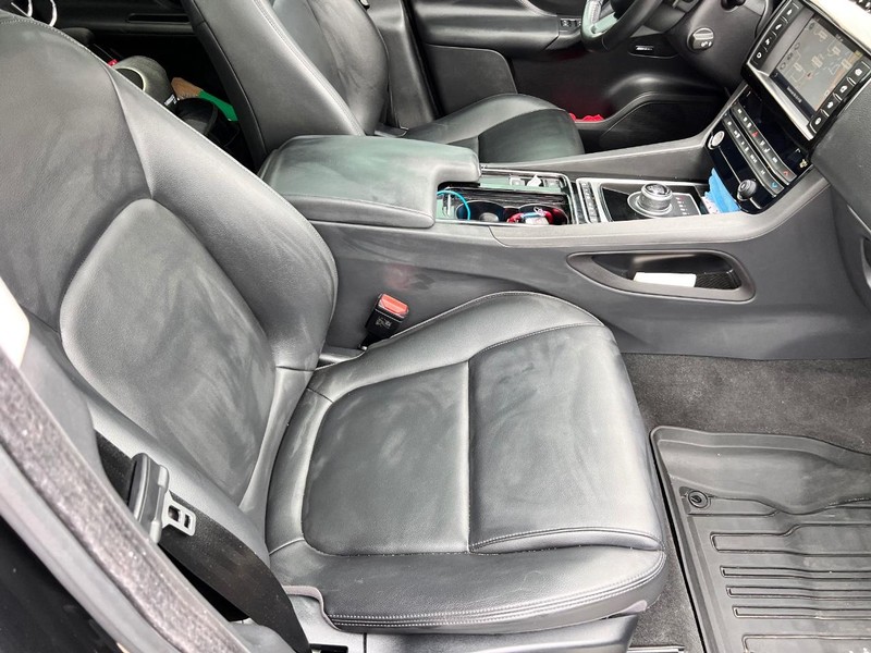 Jaguar F-Pace Vehicle Image 20