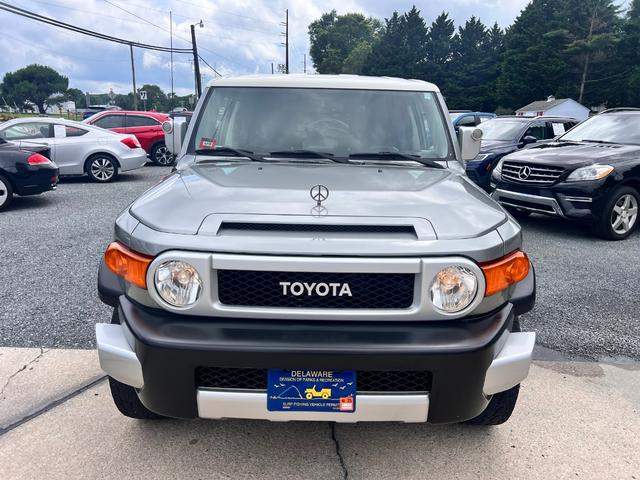 Toyota FJ Cruiser Vehicle Image 02
