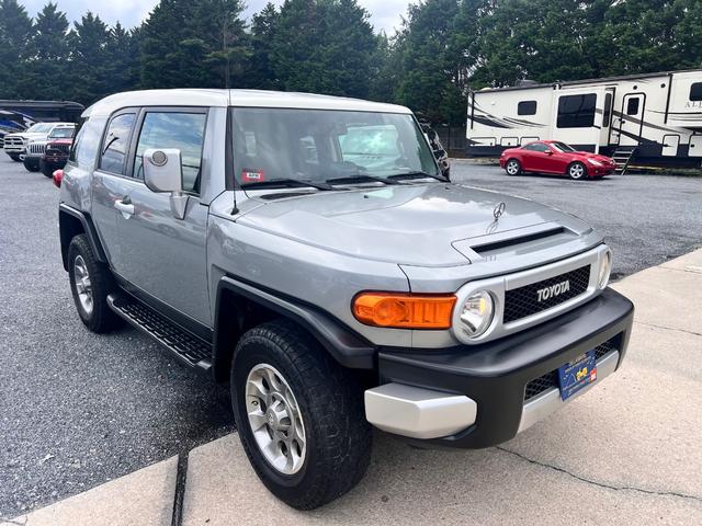Toyota FJ Cruiser Vehicle Image 03