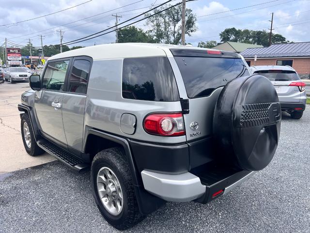 Toyota FJ Cruiser Vehicle Image 07