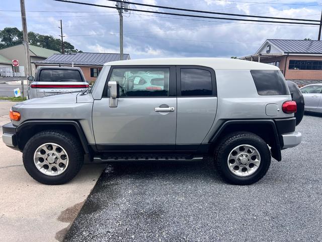 Toyota FJ Cruiser Vehicle Image 08