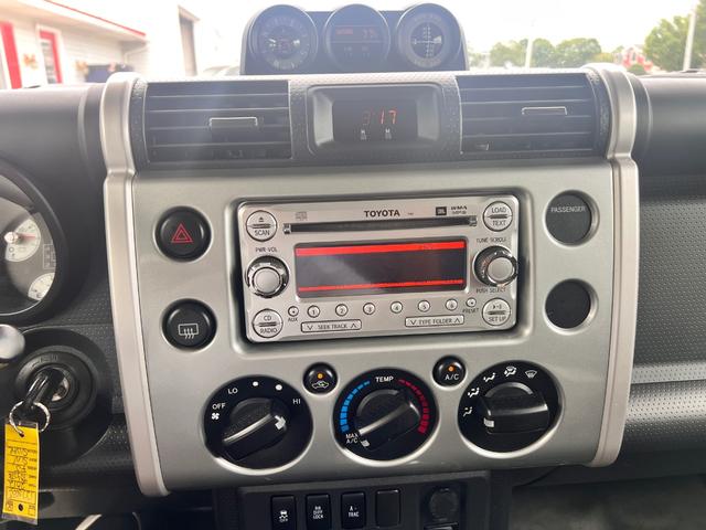 Toyota FJ Cruiser Vehicle Image 12