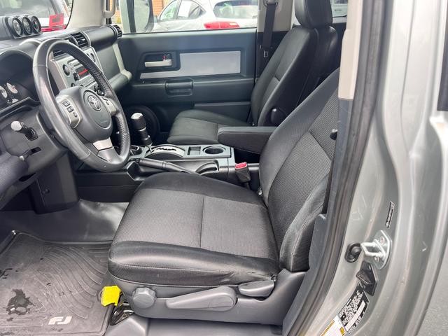 Toyota FJ Cruiser Vehicle Image 13